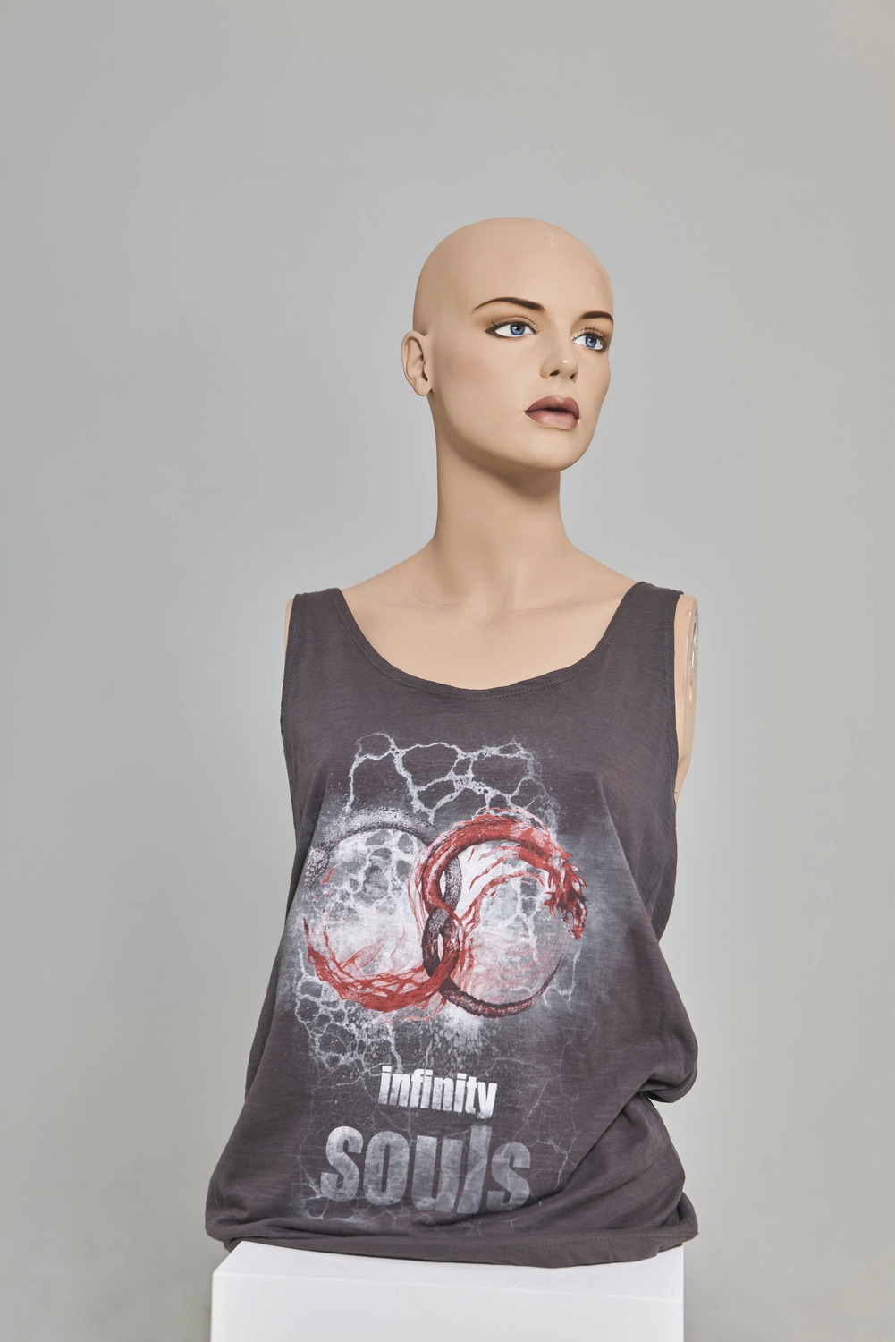 Rikscha4U – Rikscha Touren – Dies ist ein schwarzes Grafik-T-Shirt mit dem Text „Infinity Souls“ und einem rot-weißen Unendlichkeitssymbol.