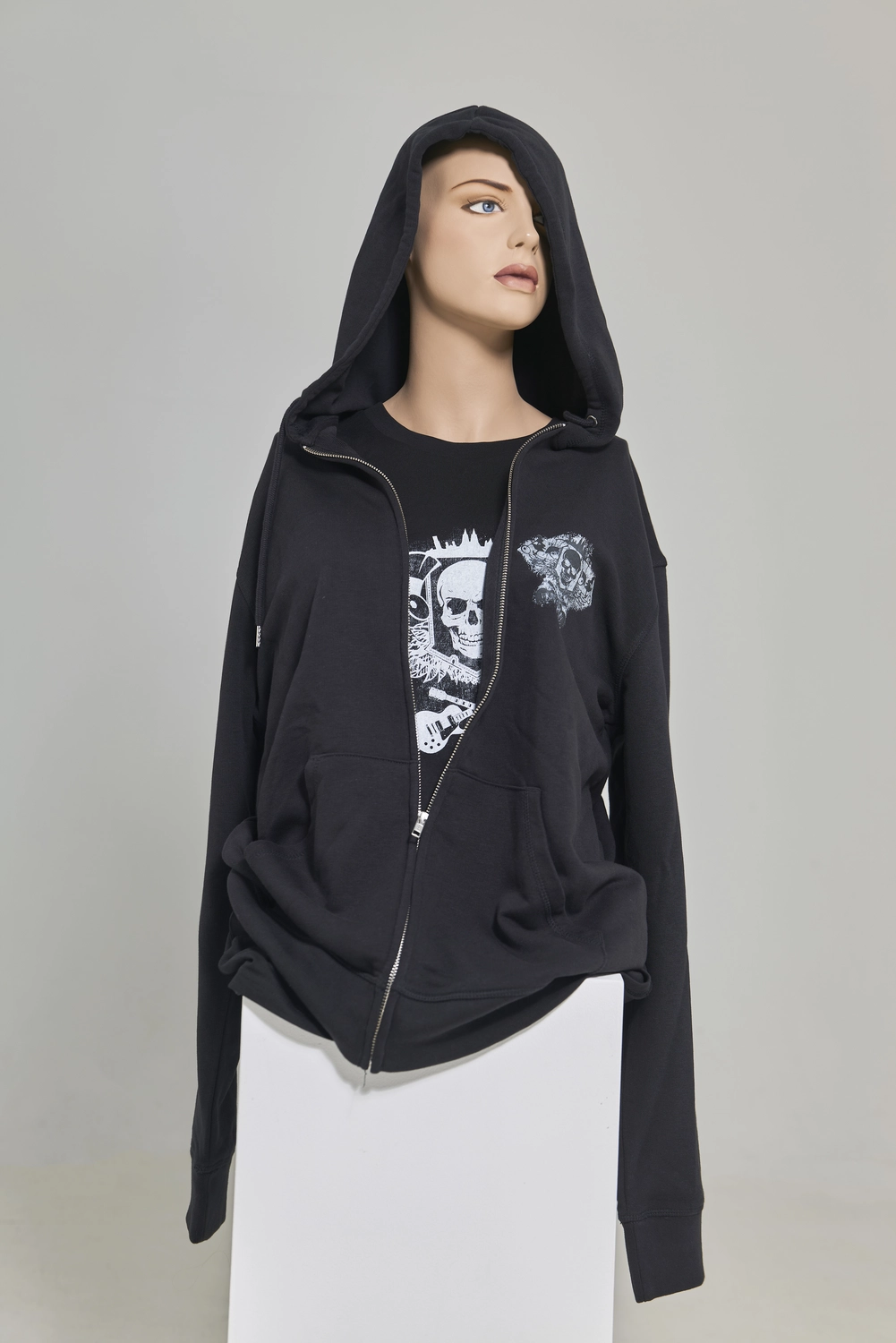 Rikscha4U – Rikscha Touren – Dies ist ein schwarzes Grafik-T-Shirt mit dem Text „Infinity Souls“ und einem rot-weißen Unendlichkeitssymbol.